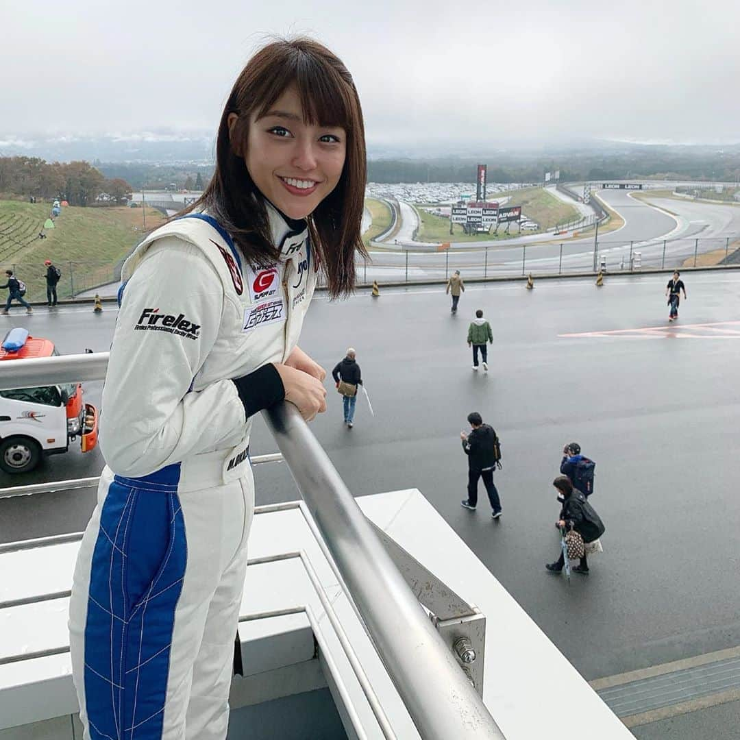 岡副麻希さんのインスタグラム写真 - (岡副麻希Instagram)「🏎﻿ 昨日の雨もあがり、﻿ 空気が澄んでいてたくさん深呼吸したくなる﻿ 気持ちいい#富士スピードウェイ です😌🏁﻿ ﻿ #SUPERgt ×#DTM交流戦﻿ #２日目﻿ ﻿ シーズンとはまた違うレース、﻿ みなさんサーキットで一緒に﻿ 盛り上がりましょう😆🇩🇪🇯🇵﻿ ﻿ #スーパーgtプラス﻿ #テレビ東京﻿」11月24日 10時56分 - maki_okazoe_official