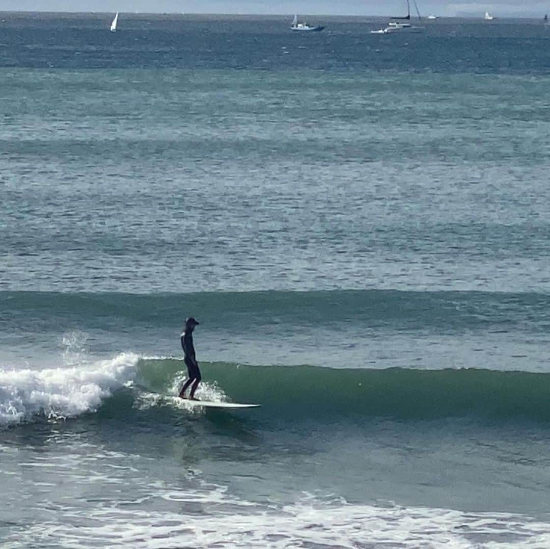 駿河太郎さんのインスタグラム写真 - (駿河太郎Instagram)「久々の海 4枚目は 相変わらずのチョロップニー…😅 師匠 @ken39_hamachan  すいません😧  でもいい波でリフレッシュ‼️ @gonakamura  ありがとうございました😊  またやりましょ〜‼️」11月24日 11時12分 - tarosleepydog