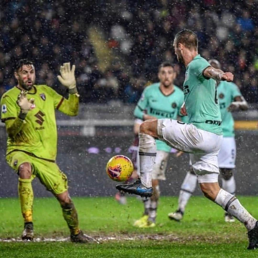 ステファン・デ・フライさんのインスタグラム写真 - (ステファン・デ・フライInstagram)「3 punti importanti, forza @inter ⚫️🔵 #torinoINTER #0-3」11月24日 20時50分 - stefandevrij