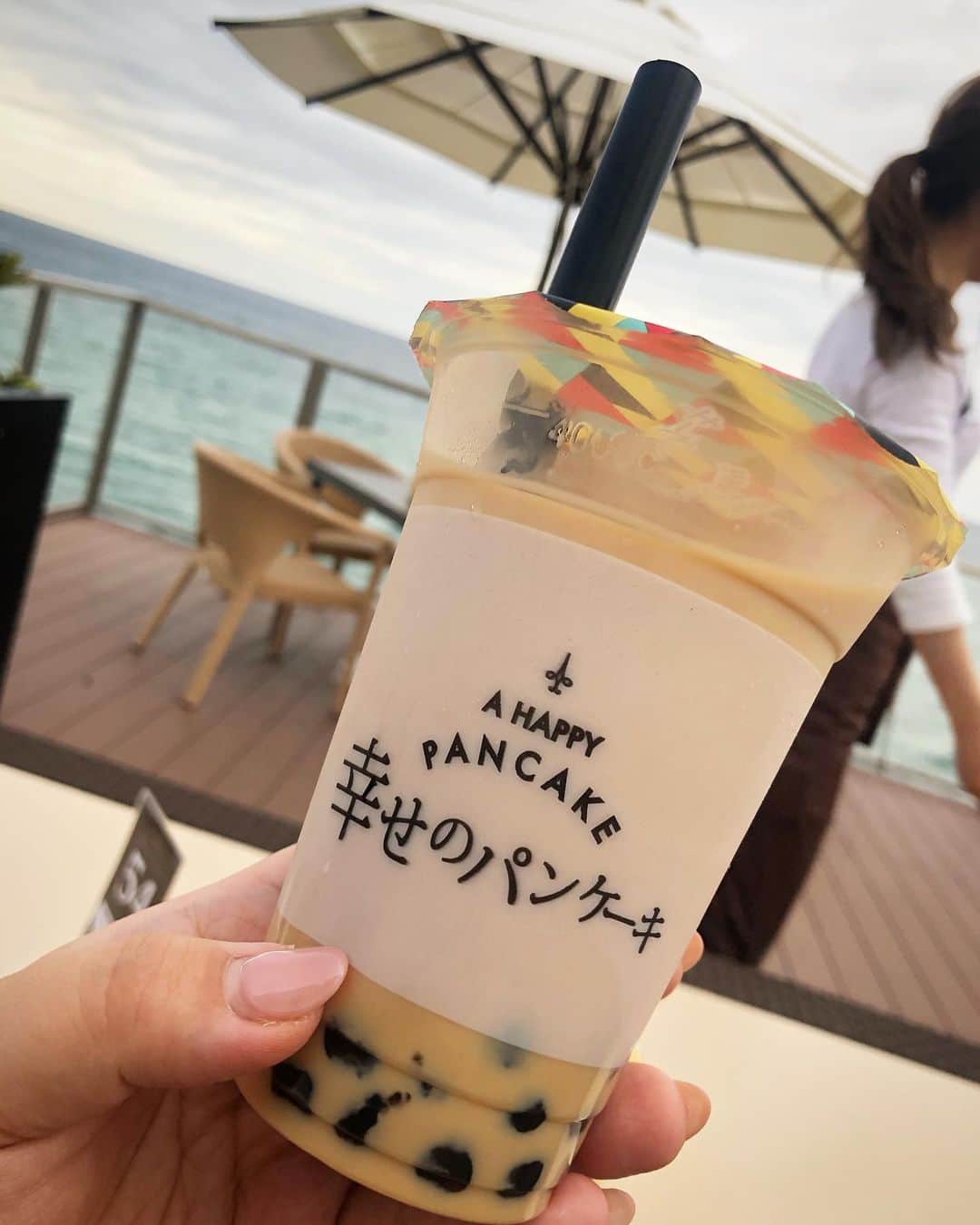 チズさんのインスタグラム写真 - (チズInstagram)「人だけで行きました👯‍♀️❤️ まるで海外に来てる気分🏝 パンケーキ🥞ってこんな ふわふわやったっけ？😳 美味しぃ〜😋 #幸せのパンケーキ #淡路島カフェ #テラス席わんこok 🐕💨 #サンセットライン #幸せの鐘 #ブランコずり落ち注意　⚠️ #映えスポット #飼い主の出来事 #インスタでわんこみるのが日課　❤︎」11月24日 21時01分 - sqi.chizu