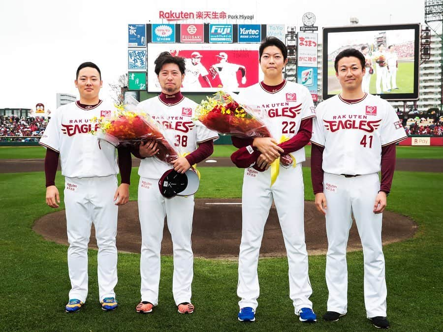 東北楽天ゴールデンイーグルスさんのインスタグラム写真 - (東北楽天ゴールデンイーグルスInstagram)「⚾️ 涙涙の引退セレモニー😢 #rakuteneagles #ファン感謝祭2019 #今江敏晃 #戸村健次 #西宮悠介」11月24日 21時11分 - rakuten_eagles