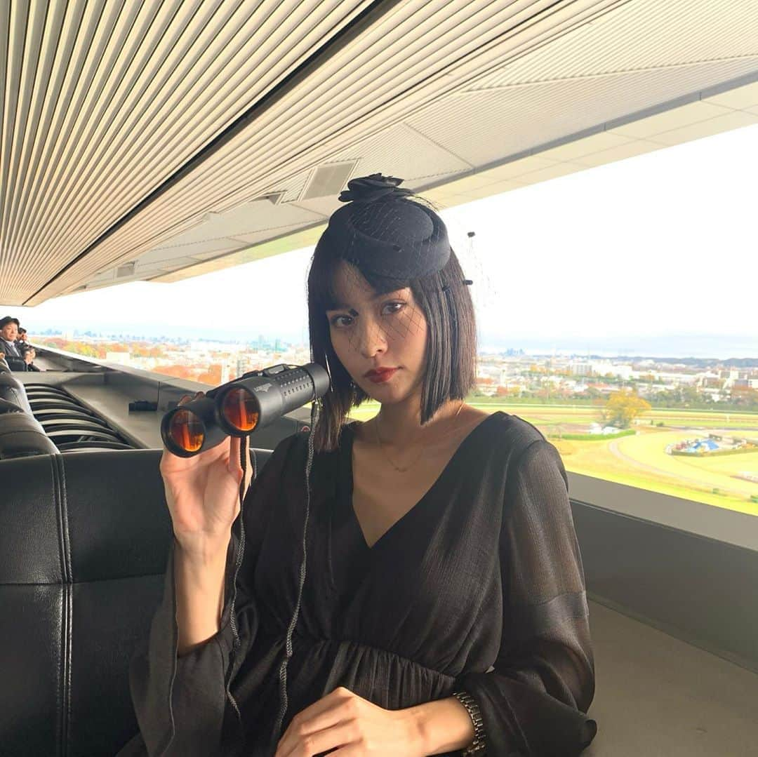 横田ひかるさんのインスタグラム写真 - (横田ひかるInstagram)「初🏇🏻競馬！  ドキドキしながらレースを見て、 皆さんと沢山盛り上がれました。  素敵な時計と、美味しいランチ🍽 とても贅沢な時間を過ごさせていただきました。  ドレスアップして帽子もキュート♡  #ジャパンカップ #eleganceisanattitude #ロンジン」11月24日 21時11分 - _rncn950805