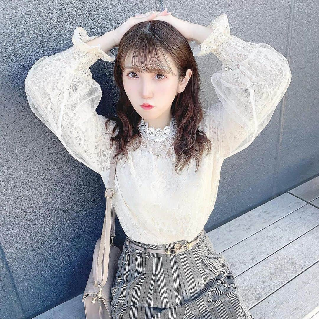 五十嵐茉優さんのインスタグラム写真 - (五十嵐茉優Instagram)「ㅤ #まうしふく 🧸💭 ㅤ tops  #attrangs  bottoms  #fifth  bag  #ruruofficial  ㅤ この間載せたこのお洋服が とっても好評だったから詳しく 載せておきます👌🏻♡ 最近ベージュが好きで 選んで着ることが多いです🥯 しっくり来るのはグレー系なんだけどね ㅤ attrangsのトップスはスリーブが 女の子〜！って感じで可愛くて大好きで 1枚で甘くなるのでボトムスは fifthのワイドパンツを合わせました◎ 私はきっとスカートのイメージが強いと 思いますがわりとパンツの日も多いです！ ㅤ バッグは大好きな @_ruruofficial_ の！ グレージュかな？すごく好きな色！ 何にでも合うし重宝してます👶🏻✨ ㅤ ㅤ 最近全身コーデ載せられてないな、、 ってことに気づいたので また全身撮って載せられるように ママに撮ってもらう💭💭 ママ撮ってください、、(ここでねだる) ㅤ #ootd #outfit #cordinate #ベージュコーデ #冬コーデ #秋コーデ #fifthtl #フィフス #アットランス #韓国ファッション #プチプラコーデ #きょコ #いつコ #ray公認インフルエンサー #larmedolls #消えちゃいそうな色コーデ #ワントーンコーデ #かわ育 #fasmees #petrel_jp」11月24日 21時16分 - mau08us