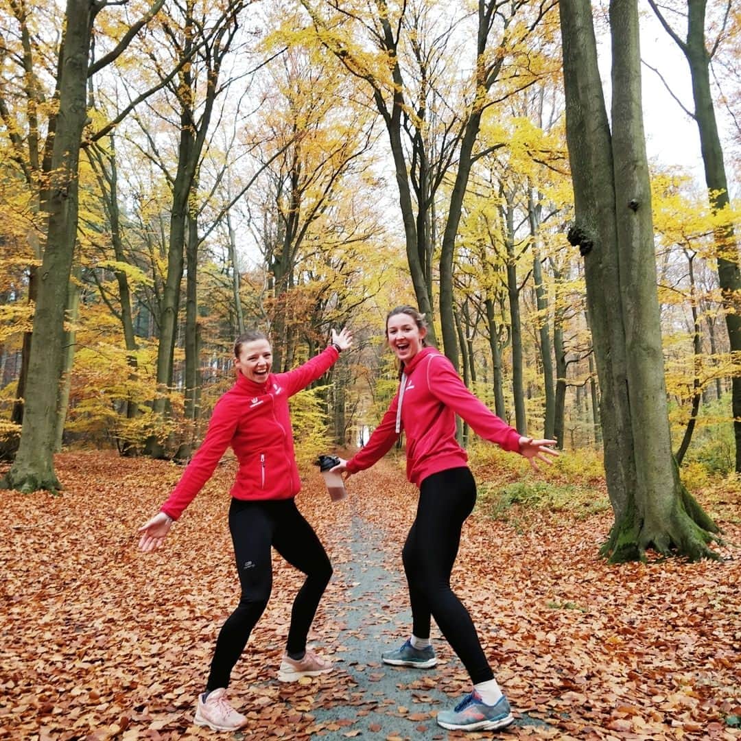 Paulien COUCKUYTさんのインスタグラム写真 - (Paulien COUCKUYTInstagram)「It was a good one !👌🏼 ✅Hilltraining in this colourful nature! ✅An awesome, motivated group friends! ✅ Lactate in the legs: really needed my recupshake afterwards 😅 #hilltraining #wintertraining #fuelyourgoal #fuelledbyetixx」11月24日 21時33分 - pauliencouckuyt