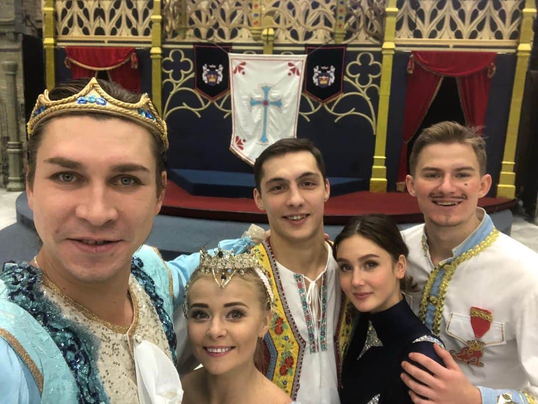 のインスタグラム：「Squad🖖🏼❤️ [и где-то там ещё бегает @shishkin_wood ] #popelkanalede」