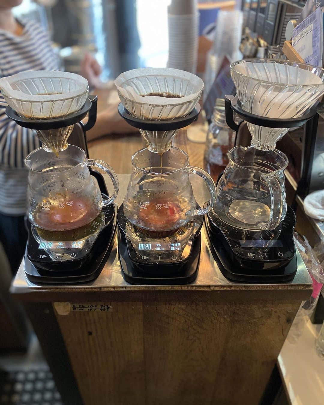 のインスタグラム：「New スケール3台導入しました！  月曜日はお休みです。 お家で美味しいコーヒー飲みましょう☕️ #melcoffeeroasters #scale」