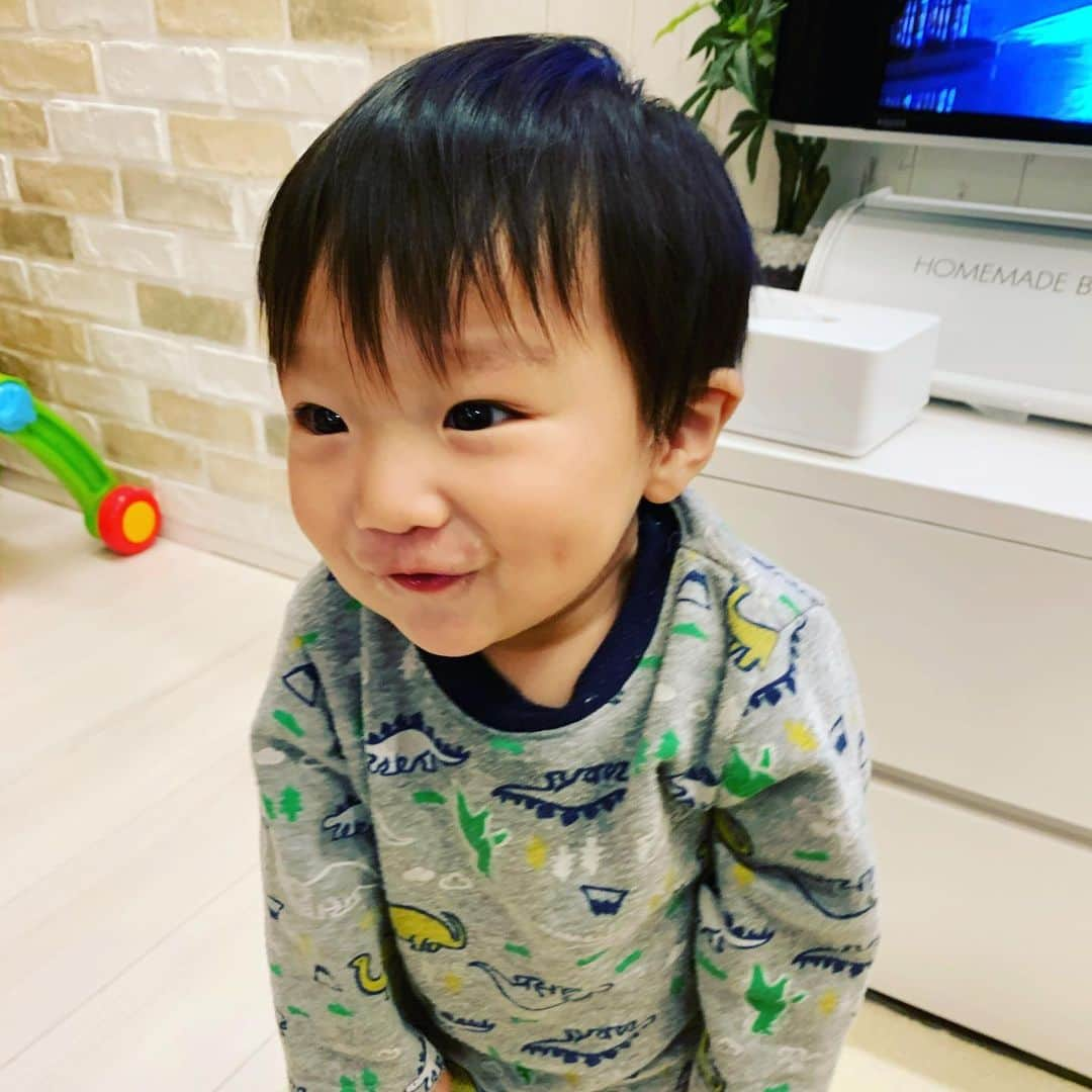 杉浦太陽さんのインスタグラム写真 - (杉浦太陽Instagram)「コアしゃん、 順調に立ててるや〜〜〜〜ん！！ 「ボクは立てるんだ！」 コアしゃん、自慢気^_^  あとは…第一歩！ 楽しみだなぁ〜〜(^^) @sugiurataiyou_official  #コアしゃん #立っち #順調 #第一歩目 #楽しみだなぁ」11月24日 21時56分 - sugiurataiyou_official