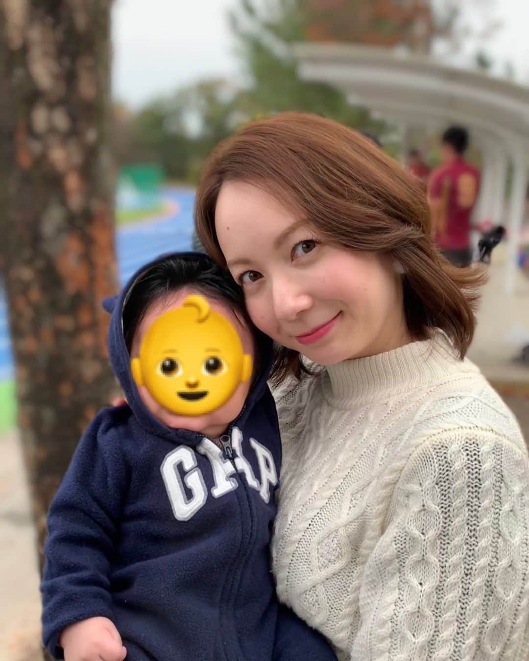 佐井祐里奈さんのインスタグラム写真 - (佐井祐里奈Instagram)「夫のラグビーの試合（OB会）へ🥰怪我しないで🙏って思いで見てた笑😂 昔よりルールを理解した分面白かった💪お天気良くて良かった〜✨ . . . . . . #新米ママ #4m0d #gap #髪の毛バッサリ切りました #スッキリ #yunna子育て」11月24日 22時01分 - yunna_s31