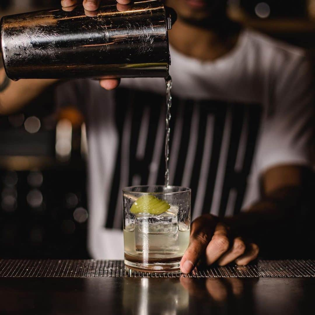 TRUNK(HOTEL)さんのインスタグラム写真 - (TRUNK(HOTEL)Instagram)「The making of our seasonal cocktail: Muscats ⠀⠀⠀⠀⠀⠀⠀⠀⠀ ⠀⠀⠀⠀⠀⠀⠀⠀⠀ #trunkhotel #ブティックホテル #boutiquehotel #trunklounge #bar #cocktail #drinks #mixology #cocktailbar #bartender #カクテル #バー #カクテルバー #shibuya #tokyo #omotesando」11月24日 22時14分 - trunkhotel_catstreet