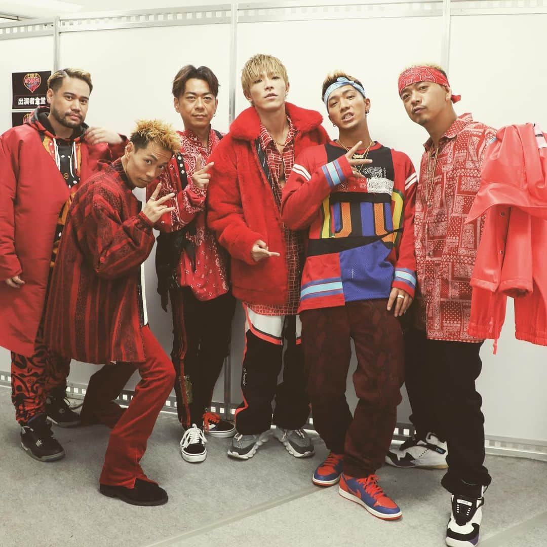 JAY'EDのインスタグラム：「昨日は「EXILE ATSUSHI SPECIAL NIGHT IN OKINAWA」にRed Soul Blue Dragonという曲でライブに参加させていただきました‼️ 前日大雨であった沖縄も当日無事晴れて会場もいい雰囲気の中アツシ君のライブ最初から最後まで目を離せないものでした  そして、おそらく今年最後のRed Soul という事で噛みしめながらライブしました^_^  この曲に参加させてくださったアツシ君はじめRDDの皆さんに感謝です‼️ 次は自分自身のカバーライブも気合入れていきます  12月11日に開催するJAY'ED LIVE 「JAY'ED Christmas Special Live」  今回スペシャルゲストにCrystal Kayが参加します‼️」