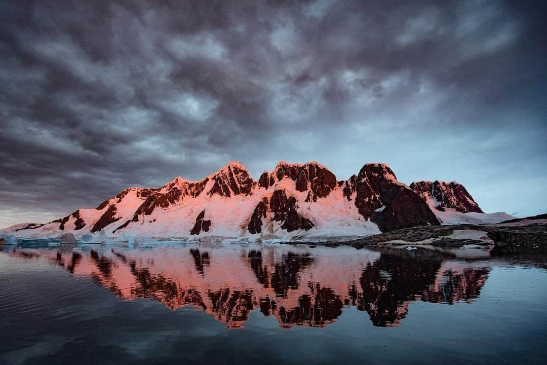 National Geographic Travelさんのインスタグラム写真 - (National Geographic TravelInstagram)「Photo by Cristina Mittermeier @Mitty | A fiery sunset casts a glow on an inlet in the Antarctic Peninsula. Over the last two decades the peninsula has warmed significantly, directly contributing to substantial ice loss. All elements of life here are tied to healthy ice, and my hope is that our work will help protect this fragile and important part of our ocean.  Follow me @Mitty for more images that celebrate the rugged beauty of this otherworldly landscape. #Antarctica #TurningTheTide #Beauty #LandscapePhotography」11月24日 22時08分 - natgeotravel