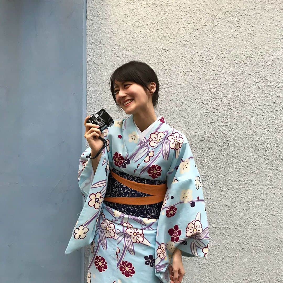 秋山かれんのインスタグラム：「RICOH AUTO HALF SE2 ずっと欲しかったハーフカメラを手に入れた！ 現像が楽しみ🌜 #ricoh #ricohautohalf #ricohautohalfse2」