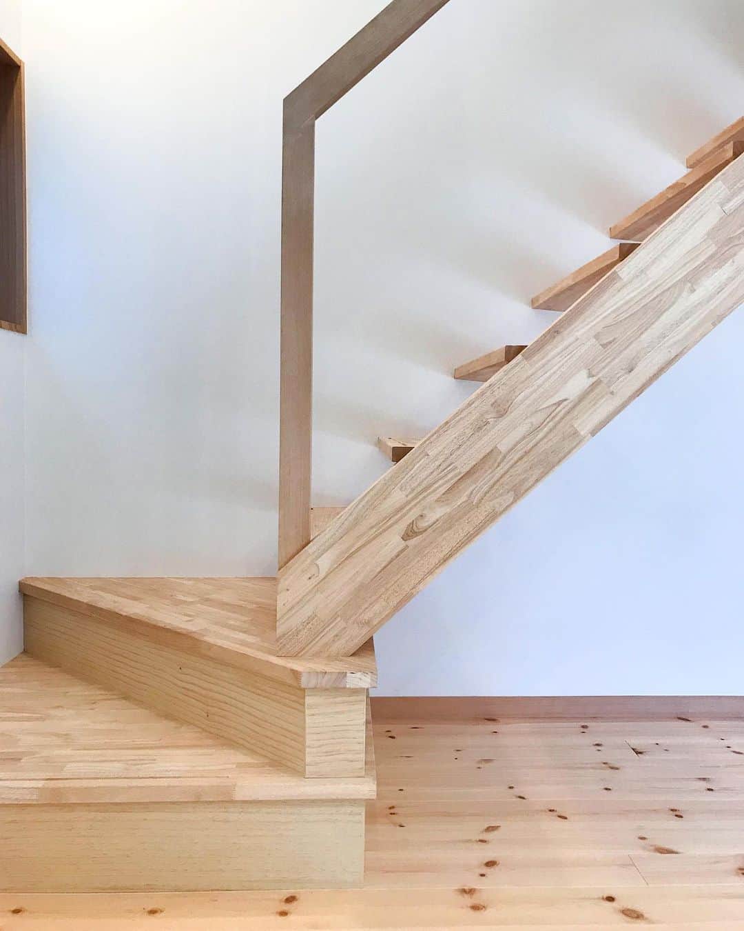 伊藤瑞貴建築設計事務所のインスタグラム：「オープンハウス×2！  はじまりました！  Mizuki ito Architects URL: http://miaaa.biz/  ーーーーーーーーーーーーーー @mizukiitooo ーーーーーーーーーーーーーー #セミオーダー #デザイン #インテリア #建築家 #建築家とつくる家  #つながる家プロジェクト #ロングライフデザイン #スローライフ #緑のある暮らし #サスティナブル #パッシブハウス  #マイホーム #マイホーム計画 #マイホーム記録  #福井県  #architects #architettura #architecture  #green  #architects #architecture  #archilovers  #simple  #simplelife  #伊藤瑞貴建築設計事務所  ーーーーーーーーーーーーーー URL：http://miaaa.biz/ ーーーーーーーーーーーーーー」