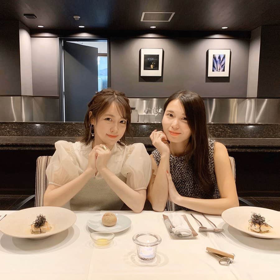 のインスタグラム：「伊東でのディナー。 わたしたち好みのコースで、 盛り付け、お皿も細部までかわいくって🍽 . @coco.golf birthdayのケーキも🎂♡ . コースの後ってだいたいお腹いっぱいになっちゃうけど、 ディナー後にお部屋でティータイムもできた☕️◎ . ちなみに最後の写真は、ホテルに来る前に 近くで見つけたケーキやさんのケーキ。 こちらもチェックインの後にたべた🍰 . とにかく大満足✨ .」