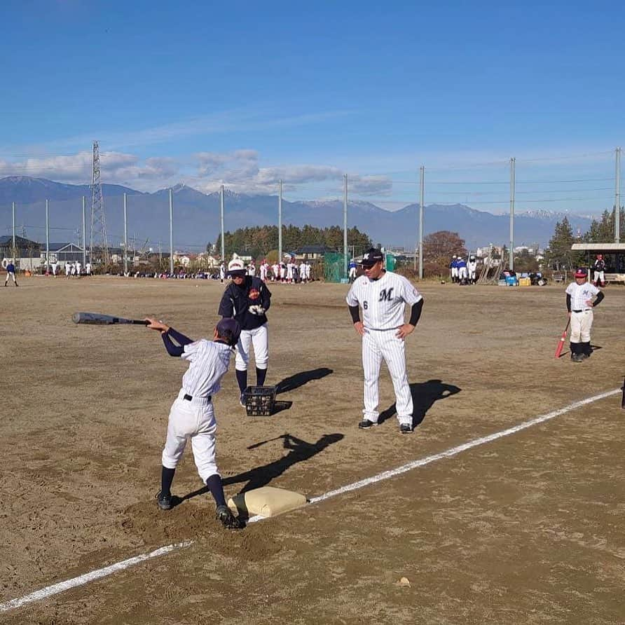 井口資仁さんのインスタグラム写真 - (井口資仁Instagram)「長野県松本市での野球教室⚾️ 今回で4回目になります。 天気にも恵まれて 楽しい野球教室が出来ました。  #井口資仁#6#千葉ロッテマリーンズ  #メルセデスベンツ #野球教室」11月24日 13時24分 - iguchi.tadahito6