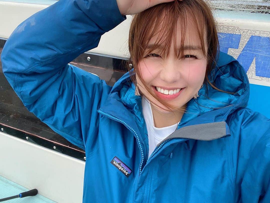 立石純子さんのインスタグラム写真 - (立石純子Instagram)「今日は初めて船に乗ってアジを釣りにきています😊🎣 ・ #金沢漁港 の #蒲谷丸 さん⛴✨ ・ 朝は雨風もありましたが ・ 予報に反して徐々に虹にも出会い…🌈🌈 ・ ・ またゆっくりアップします♪ ・ ・ ・ #立石純子#音楽#ピアノ#弾き語り#シンガーソングライター#海 #アジ  #타테이시준코#음악#일본#피아노#japan  #instalike #instagood #instadaily #like4lik #live #旅ガール #釣りガール#photooftheday #エサ釣り #sea #fish #fishing #虹 #rainbow #sky #enjoy」11月24日 13時24分 - junkokokotateishi