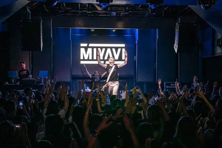 MIYAVI（石原貴雅）さんのインスタグラム写真 - (MIYAVI（石原貴雅）Instagram)「🙏 @miyavi_ishihara “NO SLEEP TILL TOKYO” World Tour 2019 ASIA🔥 Day 8 11.23 #Bangkok #Route66 ขอบคุณค่ะ 🙏 ． Next Up JAPAN🇯🇵 12.5 #Sapporo @zepp_sapporo  Photo By: @mikeyboiiiiii 【リリース情報】 MIYAVI NEW ALBUM 💿 NO SLEEP TILL TOKYO 7.24 Release⬇️⬇️ https://umj.lnk.to/miyavi_nsttPR ． 【ライブ情報】 「MIYAVI “NO SLEEP TILL TOKYO” World Tour 2019 ASIA」 11/1 Hong Kong | Music Zone@E-Max 11/3 Taipei | CLAPPER STUDIO 11/8 Seoul | WEST BRIDGE with KT 5G 11/10 Shanghai | VAS LIVE 11/13 Guangzhou | MAO Livehouse 11/15 Chengdu | Aflame Art Center Hall 1 11/17 Beijing | TANGO 11/23 Bangkok | Central Plaza Chaengwattana Hall ． 「MIYAVI “NO SLEEP TILL TOKYO” World Tour 2019 JAPAN」 12/5 Sapporo | Zepp Sapporo 12/9 Sendai | Rensa 12/10 Nagoya | Zepp Nagoya 12/12 Fukuoka | Zepp Fukuoka 12/18 Tokyo | Zepp DiverCity TOKYO 12/21 Osaka | Zepp Osaka Bayside ． MIYAVI ファンクラブ ”MYV CREW” 2019年度会員受付中！！ MIYAVI Fan Club“ MYV CREW” 2019 Membership Admission and Renewal Information  ご入会方法は⬇️ http://myv382tokyo.com/myvcrew/about.html ． ． #MIYAVI #NoSleepTillTokyo #NSTT #UnderTheSameSky #DAOKO #千客万来 #SenkyakuBanrai #Diner #ninagawamika #蜷川実花 #MYVCREW #NorthAmerica #USA #CANADA #MEXICO #EUROPE #ASIA #JAPAN #live ．」11月24日 13時33分 - miyavi_staff