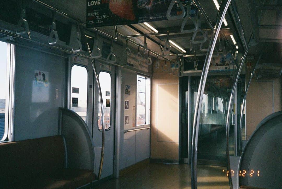 入江甚儀さんのインスタグラム写真 - (入江甚儀Instagram)「﻿ ﻿ Alone on a Train.🚃﻿ ﻿ ﻿ ﻿ ﻿ #film ﻿ #konicabigmini201﻿」11月24日 13時41分 - jingi_irie
