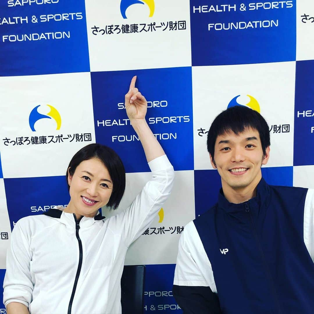 田中雅美さんのインスタグラム写真 - (田中雅美Instagram)「今日は、北京オリンピック銅メダリストの佐藤久佳くんと「水泳競技会兼ニチレイチャレンジ特別泳力検定会」のイベントに参加。  久しぶりの懐かしの平岸プールで泳ぎたかったけど…今回はプールサイドから泳ぎ解説と、サイン会。  多くの方に出産頑張って〜と言っていただき、逆に元気をたくさんいただきました。  ありがとうございました〜。 #ニチレイ #水泳大会 #平岸プール #佐藤久佳　くん」11月24日 13時57分 - tanakamasami_official