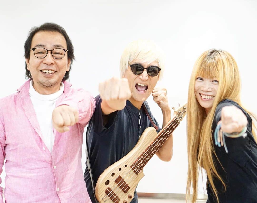 のインスタグラム：「弾いてみたを本人に見せてみた 打首獄門同好会junkoさん回  今回のテーマは農業×ベース  イントロのフレーズがシンプルisカッコいい  https://youtu.be/kqY4s2Kmaf4」