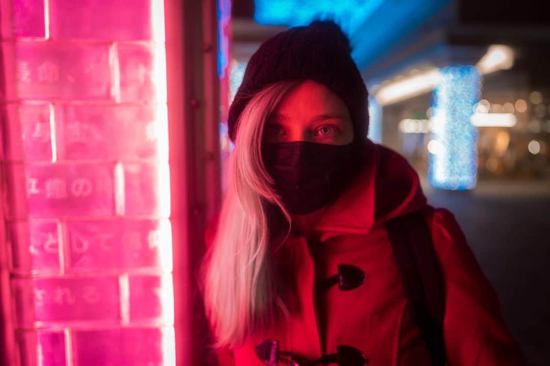 サイモンとマルティナのインスタグラム：「Really digging the lights of Daikanyama at night」