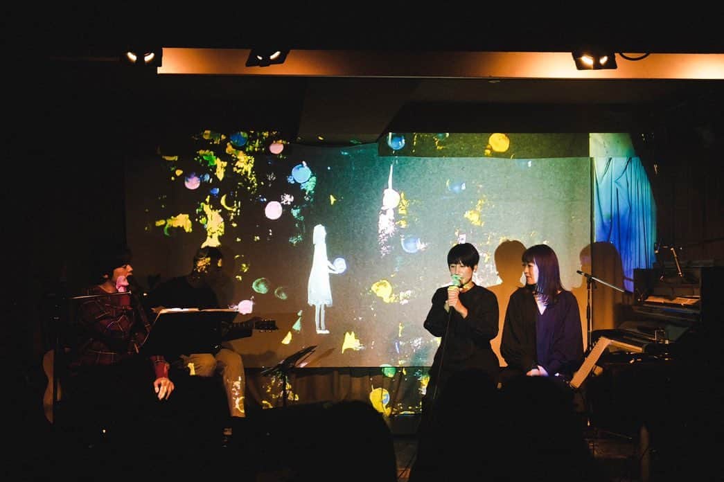 坂本美雨さんのインスタグラム写真 - (坂本美雨Instagram)「森ゆにちゃんが飛び入り参加。 大好きな「星のうた」を一緒に歌ってくれた。 静かに湧き上がるよろこび…！ #森ゆに @moriyuni  photo @yamaguchi_akihiro」11月24日 14時52分 - miu_sakamoto