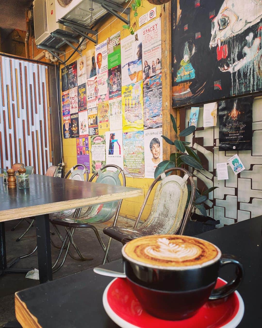 稀鳥まりやさんのインスタグラム写真 - (稀鳥まりやInstagram)「・ ・ オーストラリアはコーヒーが本当に美味しい😋 また一つ、ゆっくりくつろげるカフェを見つけました☕️ ・ ・ #blackstarcoffeeroasters」11月24日 15時30分 - mariya_kitori
