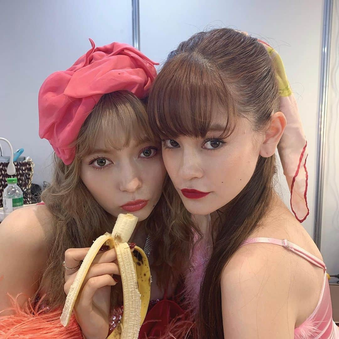 ViViさんのインスタグラム写真 - (ViViInstagram)「ViVi Nightオフショットリレー、 ラストはemma❣️ クールなかわいさ、台湾でも 大人気でした〜😍 emmaのレアな食事カットも かわいすぎる😘 オフショットリレー、 楽しんでもらえましたか？✨ またViVi Nightでお会いしましょう‼️ @okss2121 #emma #vivinightintaipei #vivinightオフショットリレー  #台湾 #台北 #オフショット #taipei #アイライナー #メイク #アイメイク #チーク #メイク好き #マスカラ #美肌 #ピンクリップ #リップ #コスメ #makeup #モデル #美女 #スキンケア #イヤリング #アクセ #リング #ヘアアレンジ #赤リップ #アイライナー」11月24日 15時31分 - vivi_mag_official