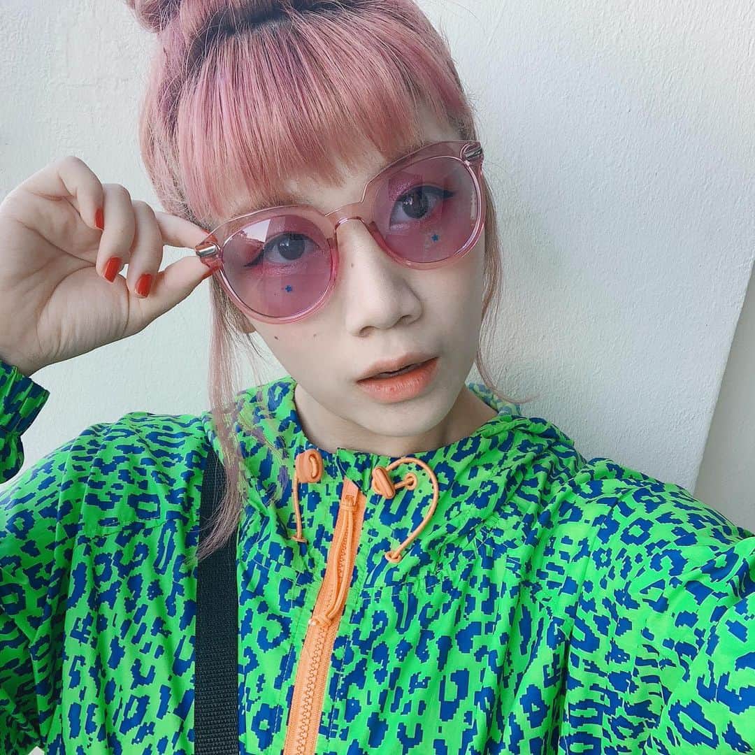 KARIN さんのインスタグラム写真 - (KARIN Instagram)「おにゅうのサングラスと海行ってきたよ🌊 最近星つける🌟」11月24日 15時59分 - karin.tempurakidz