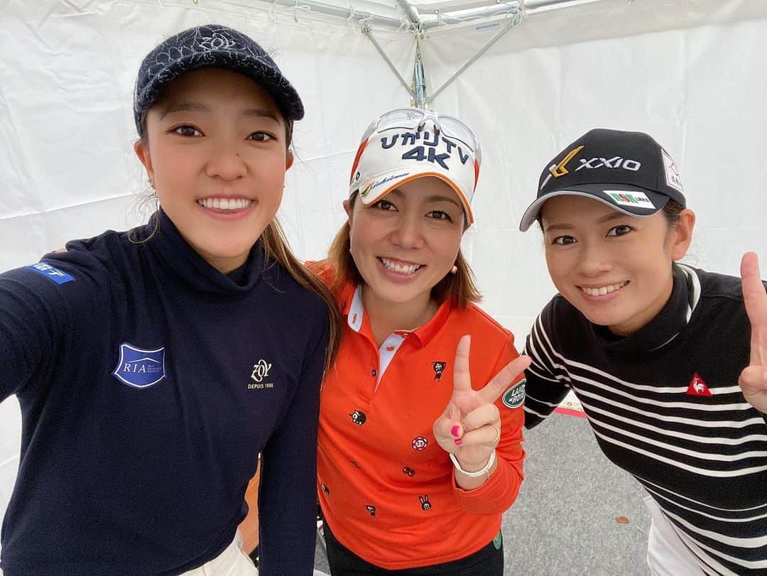 宮里美香のインスタグラム：「*** 最終戦の最終日は、この3人でのラウンドでした！楽しかったー😆えりこさん、エイミーありがとうございました❤️❤️ 色々と書きたいことはありますが、後日ゆっくりアップしたいと思います！！ #jlpga #golf  #エリエールレディースオープン2019  #今年最後の試合  #楽しかった #古賀エイミー #小橋絵利子」