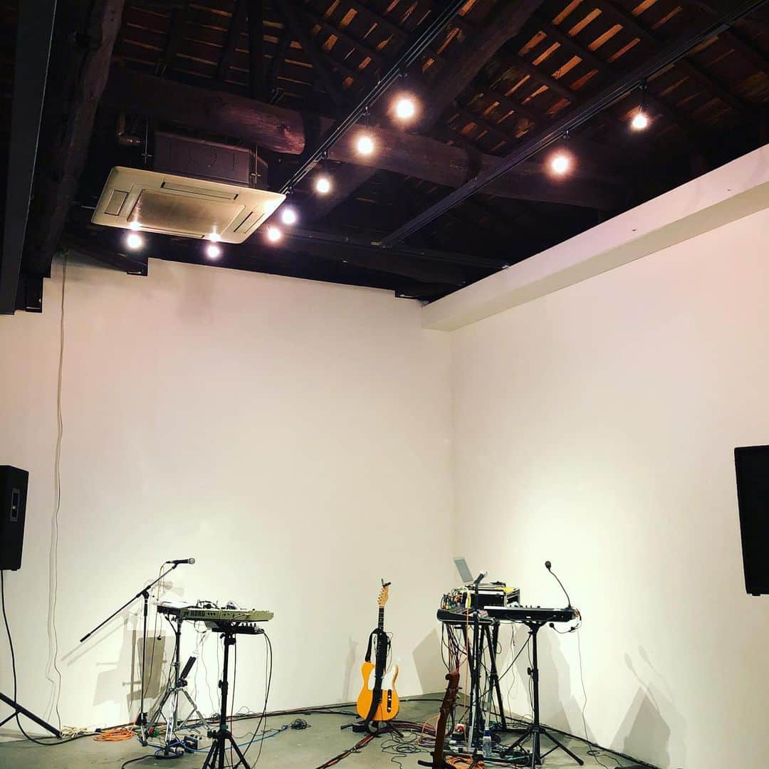 POLYSICSさんのインスタグラム写真 - (POLYSICSInstagram)「‪本日はThe Vocoders＜Tour de Café 2019「1st V」＞11本目@福岡Gallery SOAP！‬ ギャラリーの名の通り、ミニマルで素敵な空間です！ ‪本日は17:00スタート。どうぞお楽しみに！！‬ ‪#TheVocoders #The_Vocoders #TourdeCafe #1stV #福岡 #gallerysoap #カフェテクノ‬」11月24日 15時51分 - polysics_official