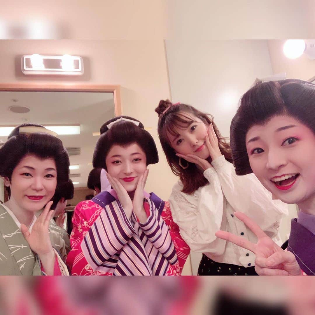 長江愛美さんのインスタグラム写真 - (長江愛美Instagram)「さーやの舞台観てきたよ👘✨ 明治座『ふるあめりかに袖はぬらさじ』 とっても素敵でした❤️ 原田先生もお会いしたかったなぁ👱🏻‍♂️ さーや綺麗で日本舞踊頑張ってました🥺✨👏🏼 出演者のお綺麗な皆様と撮っていただきました🙇‍♀️✨ お世話になった宝塚の先輩方ともお会いできて幸せでした❤️ さぁや有難う🥰 #明治座#ふるあめりかに袖はぬらさじ #観劇#舞台#宝塚#川村紗也#さぁや#ありがとう」11月24日 16時04分 - manamin.512