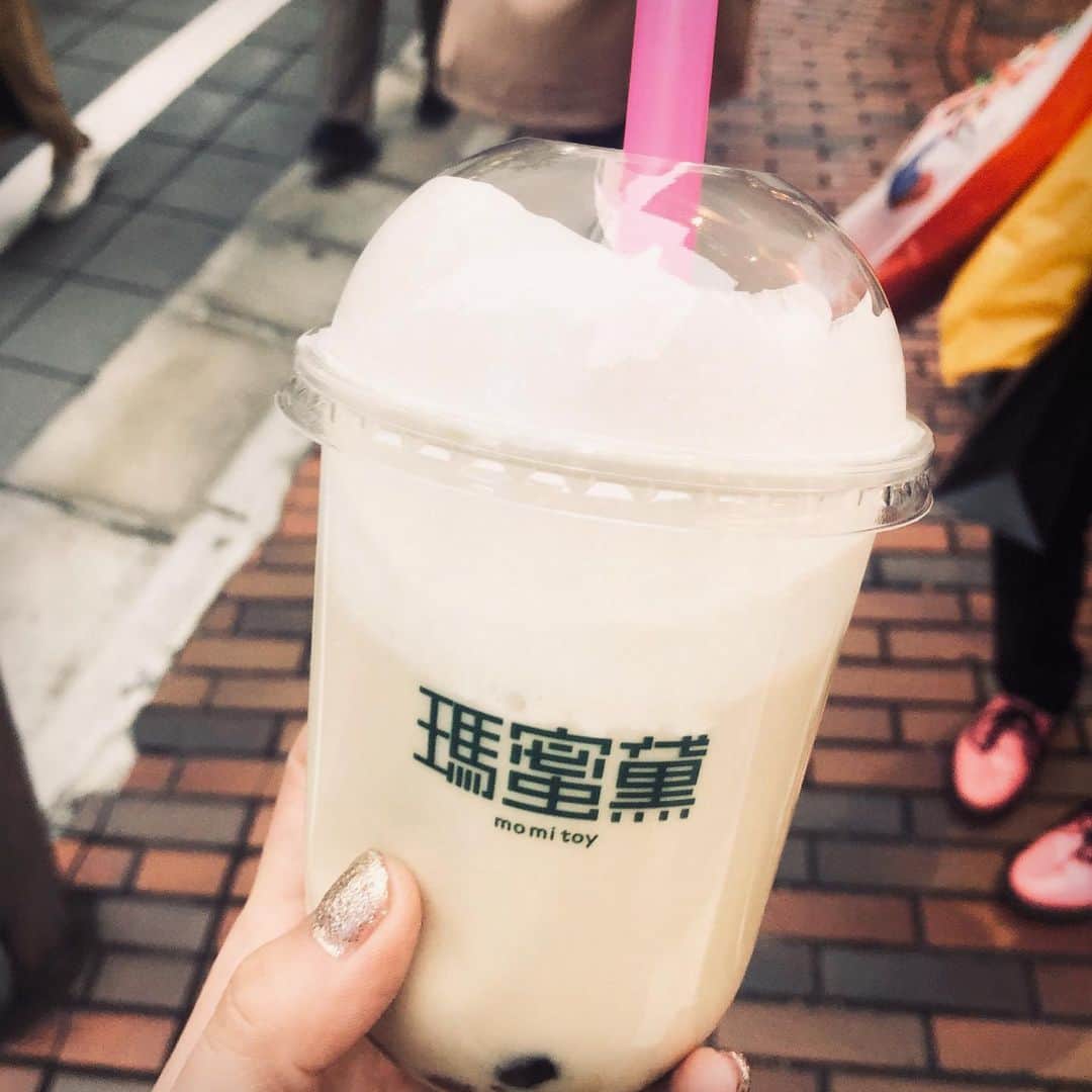 ELISAのインスタグラム：「中国語検定テストおわったー！ ご褒美に🥰🥰🥰🥰🥰 そして今日はえりママバースデー🎂💝😆❤️🎉 ママだーいすき！おめでとう💕」
