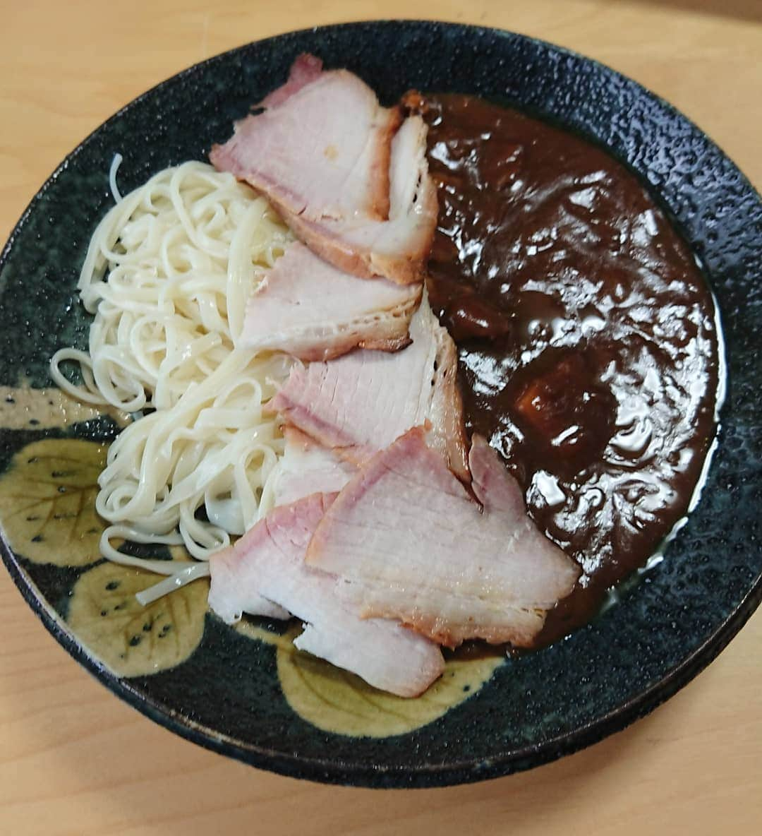 佐藤大さんのインスタグラム写真 - (佐藤大Instagram)「昼飯は稲庭カレーうどんに姫路の安積精肉店の焼豚を添えて、、うまし #夫婦飯 #椿鬼奴 #グランジ大」11月24日 16時14分 - satodaidaidai