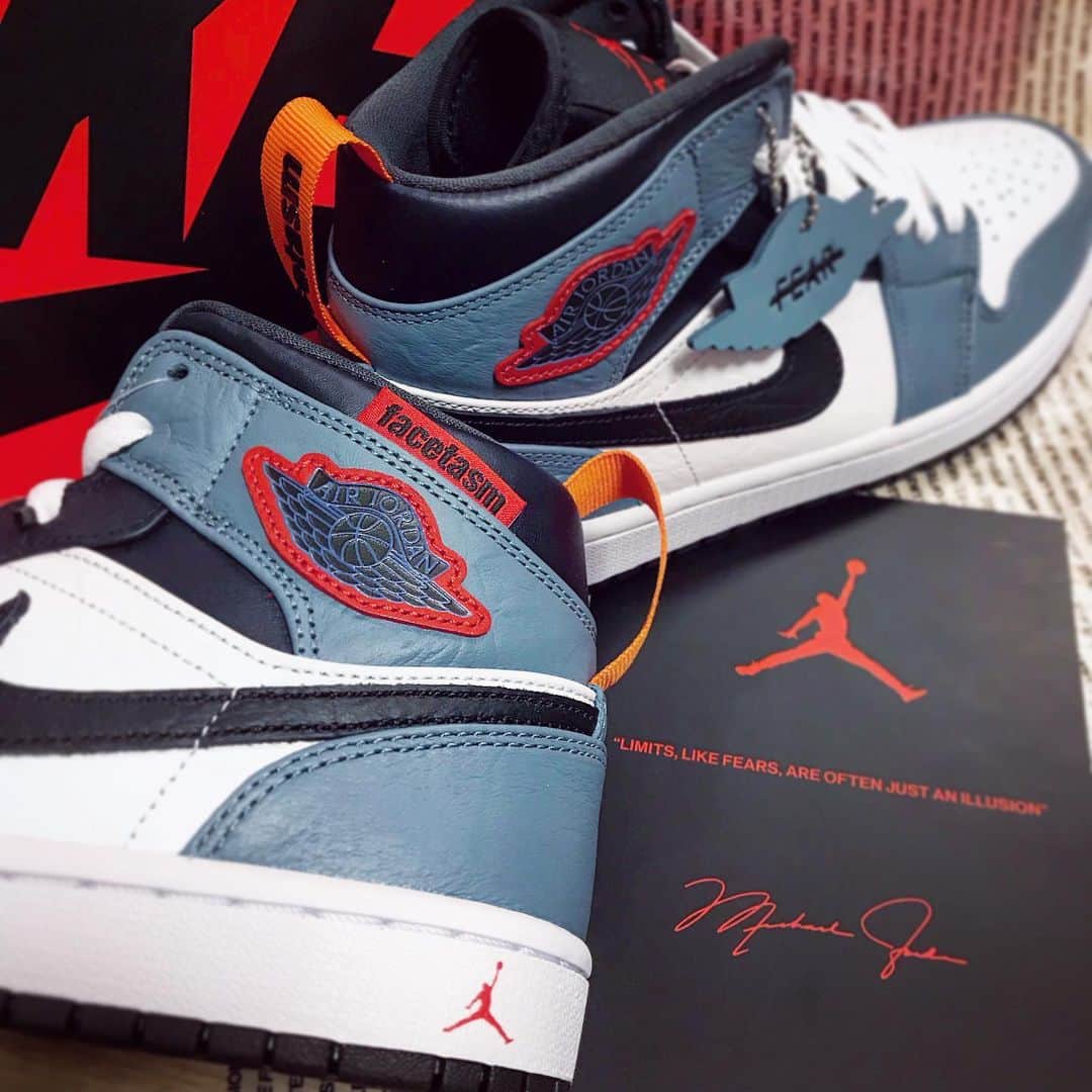 のインスタグラム：「実物もいいよな🤤❤️ .  #nike #niketokyo #sneakers #airjordan1  #エアジョーダン1 #gotem #facetasm  #スニーカー女子 #ジャパスニ女子  #スニーカー好きな人と繋がりたい」