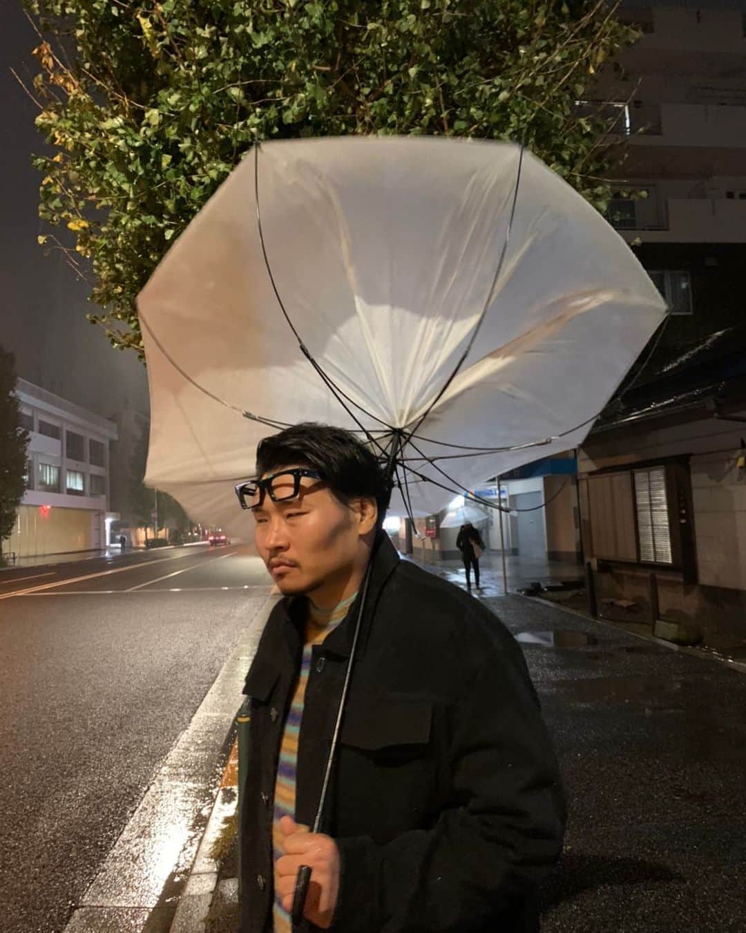 のインスタグラム：「昨夜の出来事。撮影者Buzzさん。 #小学生の時は狙ってやった。」