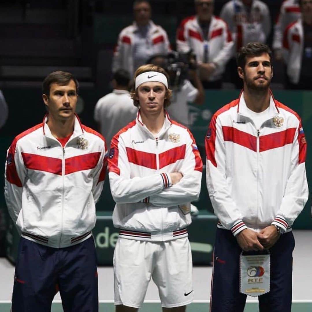 カレン・ハチャノフのインスタグラム：「We gave it all this week!🇷🇺 Thank you everybody for your kind messages🙌🏻 // Мы сделали все ,что смогли!🇷🇺 Спасибо большое вам всем за сообщения и поддержку на протяжении всей недели🙌🏻#DavisCupFinals #Madrid #TeamRussia」
