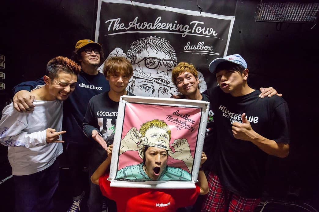 Bunta のインスタグラム：「最高の誕生日🤟🏼🤟🏼🤟🏼 dustboxと一緒に三本できて最高に刺激になった😍😍😍 #totalfat #dustbox #drumforhappy 📷: @naoto_iwabuchi_」