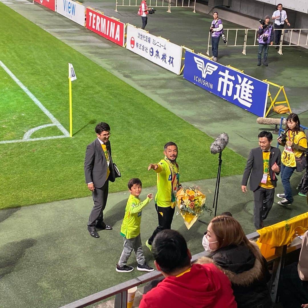 谷正人のインスタグラム：「勇人くん @yuto7sato お疲れ様でした！感動をありがとう！ 素敵な引退セレモニーでした。 #jefunited #佐藤勇人」