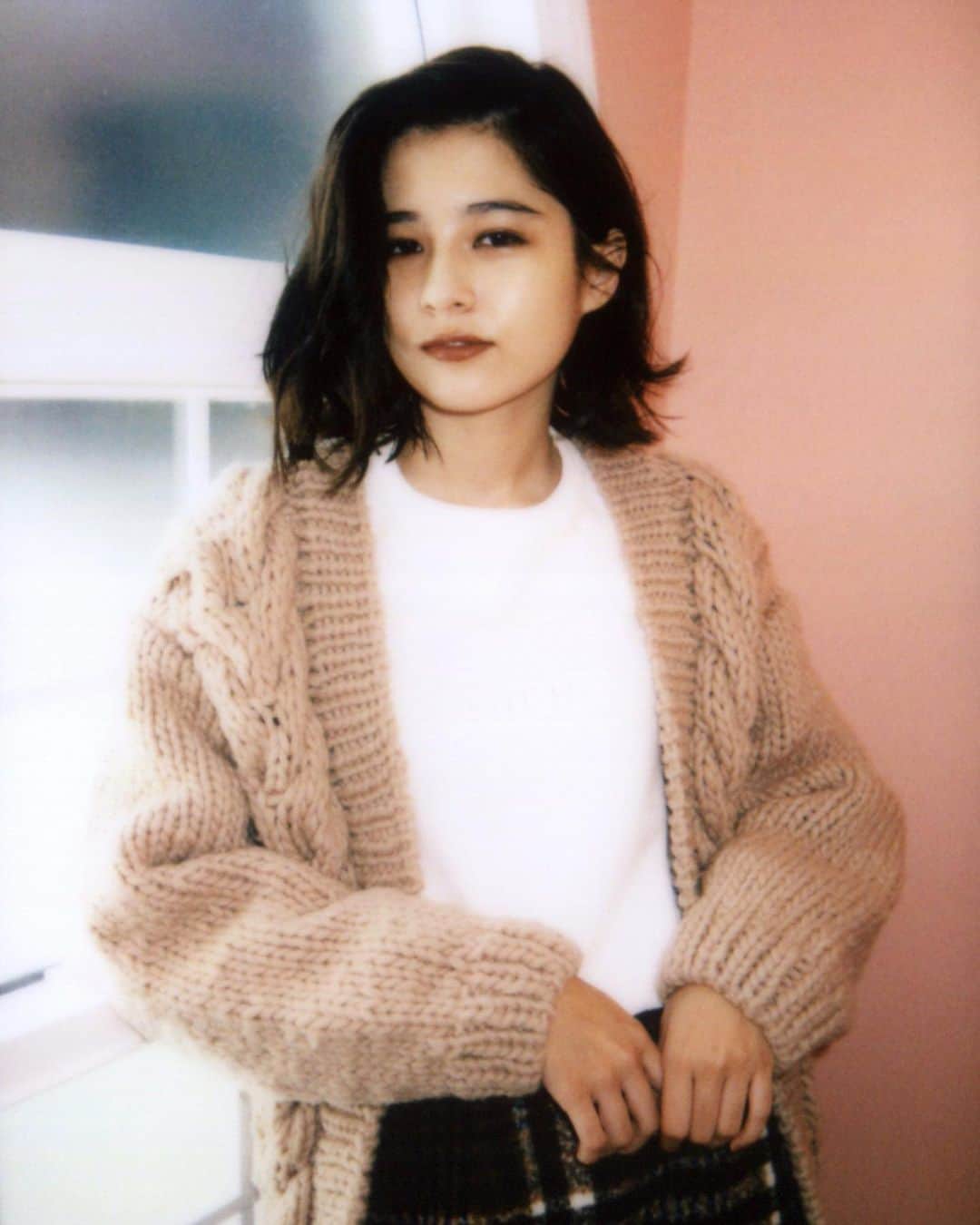 MILKFED.さんのインスタグラム写真 - (MILKFED.Instagram)「✨RECOMMENDED✨﻿ ﻿ HEART ELBOW PATCH KNIT BOLERO ¥14,000+TAX﻿ ﻿ 充满设计感的针织开衫。﻿ 手工针织的简洁设计是今冬必备的单品。﻿ produced by 摄影师　@yone69harajuku ﻿ ﻿ ↓こちらもお見逃しなく🎁﻿ ﻿ 🎄Christmas Novelty Fair🎄﻿ ﻿ 11.22 (金) より日頃の感謝の気持ちを込めて﻿ MILKFED.直営店と﻿ オフィシャルオンラインストアcalifにて﻿ 税抜￥15,000以上お買い上げのお客さまに ”オリジナル2WAYサコッシュ”をプレゼント！﻿ ﻿ 収納力、整理整頓に便利なバッグ！﻿ 大好評の取り外しできるロゴタグ🏷に﻿ サイドは中身に合わせて大きさの調整ができる﻿ ボタンつき☝🏻﻿ ﻿ バッグインバッグとして﻿ トートバッグやショルダー、﻿ リュックの中身を整理整頓✨﻿ デイリーはもちろん、﻿ 旅行などのコスメやスキンケア、﻿ バスグッズの細々アイテムをしまうのに﻿ ぴったり🙌🏻💓💓﻿ ﻿ ※なくなり次第終了となります。ご了承ください。﻿ ﻿ 🎁ノベルティ配布店舗🎁﻿ MILKFED.直営店﻿ 札幌・新宿・原宿・横浜・﻿ 名古屋・大阪・福岡・那覇﻿ ﻿ X-girl﻿ 渋谷・静岡・岡山・金沢・広島﻿ ﻿ ﻿ 🧸MILKFED.原宿、オンラインストアcalif﻿ CareBears™ COLLABORATION 11.22(FRI) 発売﻿ ﻿ ❣️HELLO KITTY COLLABORATION 11.22(FRI) 発売!!﻿ 各店限定カラーをご用意しています！﻿ ﻿ ﻿ ﻿ #milkfed #milkfedjp﻿ #ミルクフェド ﻿ #ガーリーストリート﻿」11月24日 17時18分 - milkfedjp