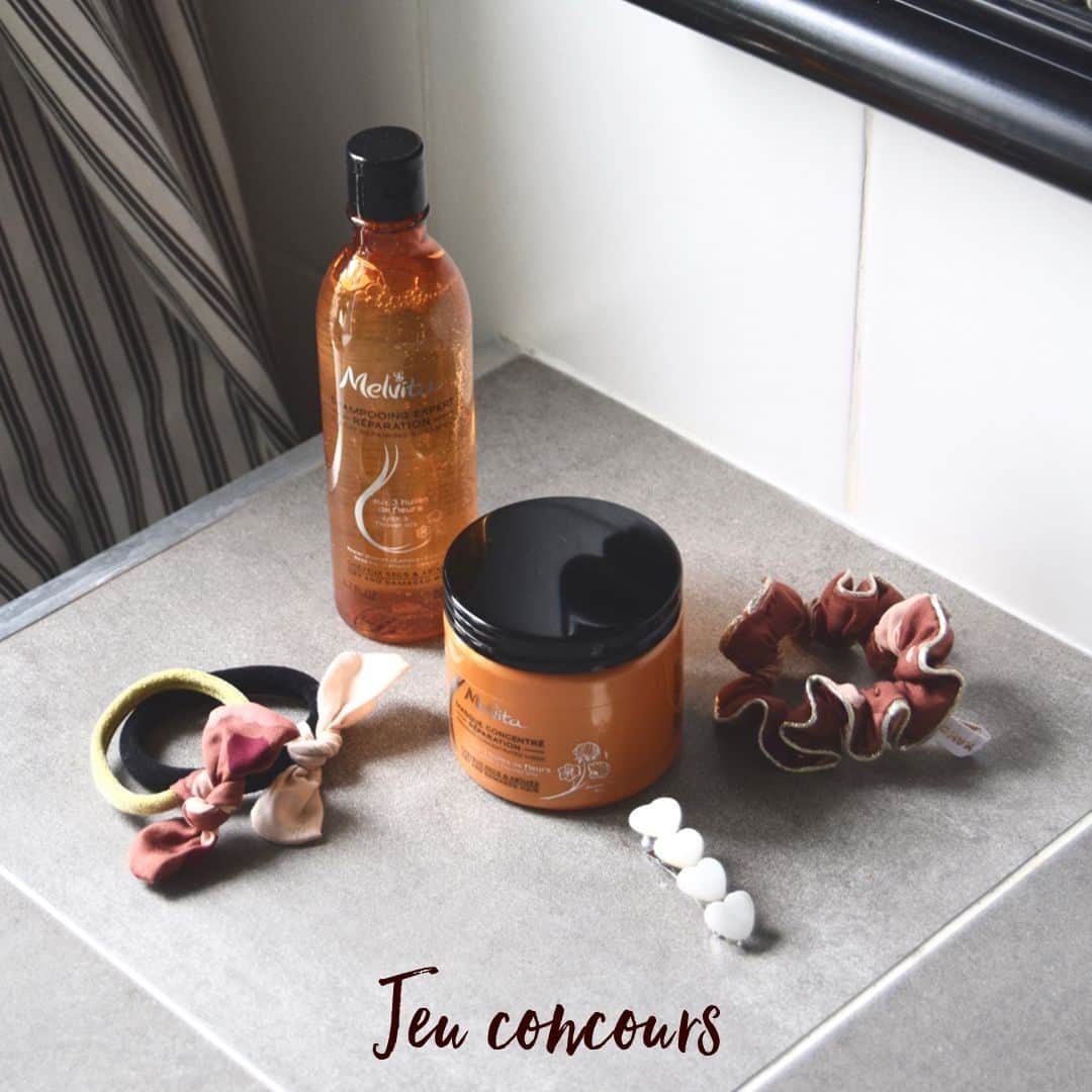 Melvita Officialのインスタグラム：「🍀 [JEU CONCOURS TERMINÉ] 🍀 ⠀ Cette semaine, nous nous associons à Maho Store, marque lilloise qui confectionne de manière artisanale de jolis accessoires dans l’air du temps.⠀ A cette occasion, nous vous proposons de remporter 1 superbe lot composé de 3 beaux chouchous et d’une barrette ainsi que de 2 soins Capillaires Experts pour prendre soin de vos cheveux‍. ⠀ ⠀ Pour participer rien de plus simple : ⠀ - Abonnez-vous à notre compte @melvitaofficial et à celui de @maho_store⠀ - Taguez 2 ami(e)s en commentaire⠀ ⠀ Concours ouvert à la France : Croisez les doigts, nous tirons au sort le gagnant le 1er décembre Alors qu’attendez-vous pour tenter votre chance ? 💋⠀ ⠀ #JeuConcours  #MahoStore #Melvita #MadeInFrance #HairStyle #shampoo #cosmetiquebio」