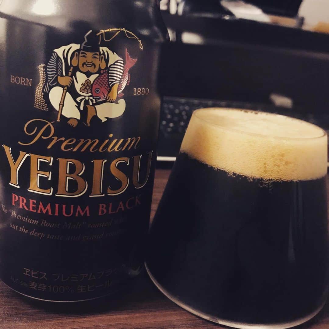 堀井亮佑のインスタグラム：「エビスのプレミアムブラック。やはり美味しかー( ^ω^ )#beer #堀井ビールログ」