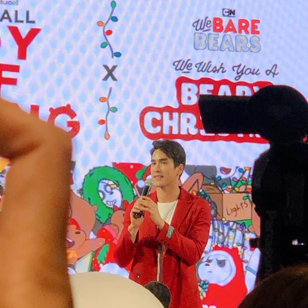 Song Sweet Songさんのインスタグラム写真 - (Song Sweet SongInstagram)「。 THE MALL : JOY OF GIVING 🎄 จัดกิจกรรมสำหรับลูกค้าทุกท่านต้อนรับเทศกาลแห่งความสุขที่กำลังจะมาถึงด้วยบรรยากาศที่อบอุ่น สนุกสนานและน่ารักในธีมคุณหมี WE BARE BEAR ทั้ง3ค่า~❤️ 。 . ภายในงานมีกิจกรรมให้ร่วมเล่นมากมาย มุมถ่ายรูปน่ารักๆเพียบ และกิจกรรมที่พลาดไม่ได้ นั่นคือ! M Card Bar นั่นเองค่า~ 。 . โดยภายในบูธจะมี คุกกี้ไอศครีมแซนวิช ที่ไม่ขาย! แต่ให้ฟรี！！ สำหรับลูกค้าM-card ที่ซื้อสินค้าภายใน The Mall บางแคครบ 500 บาท เท่านี้ก็มาแลกรับได้ทันที 1 ถ้วยไปเลยค่า^^ M CARD bar จะเปิดให้แลกคุกกี้ไอศครีมแซนด์วิชในวันที่ 23,24,31 พย. 1,7,8 ธค. 62  ที่เดอะมอลล์บางแคนะค้าาา 🎄🐻🍨 。 . ขอบคุณ @themall_thailand ที่ให้ทางเราเป็นส่วนหนึ่งของกิจกรรมแห่งความสุขส่งท้ายปีนี้นะคะ 🎄💕 。 #bearychristmas  #webarebears  #cookieicecream  #icecreamsandwich  #earlychristmas  #merrychristmas #themallthailand #themallxwebarebears #themallbearychristmas  #songsweetsong_cookie_diary」11月24日 17時53分 - songsweetsong