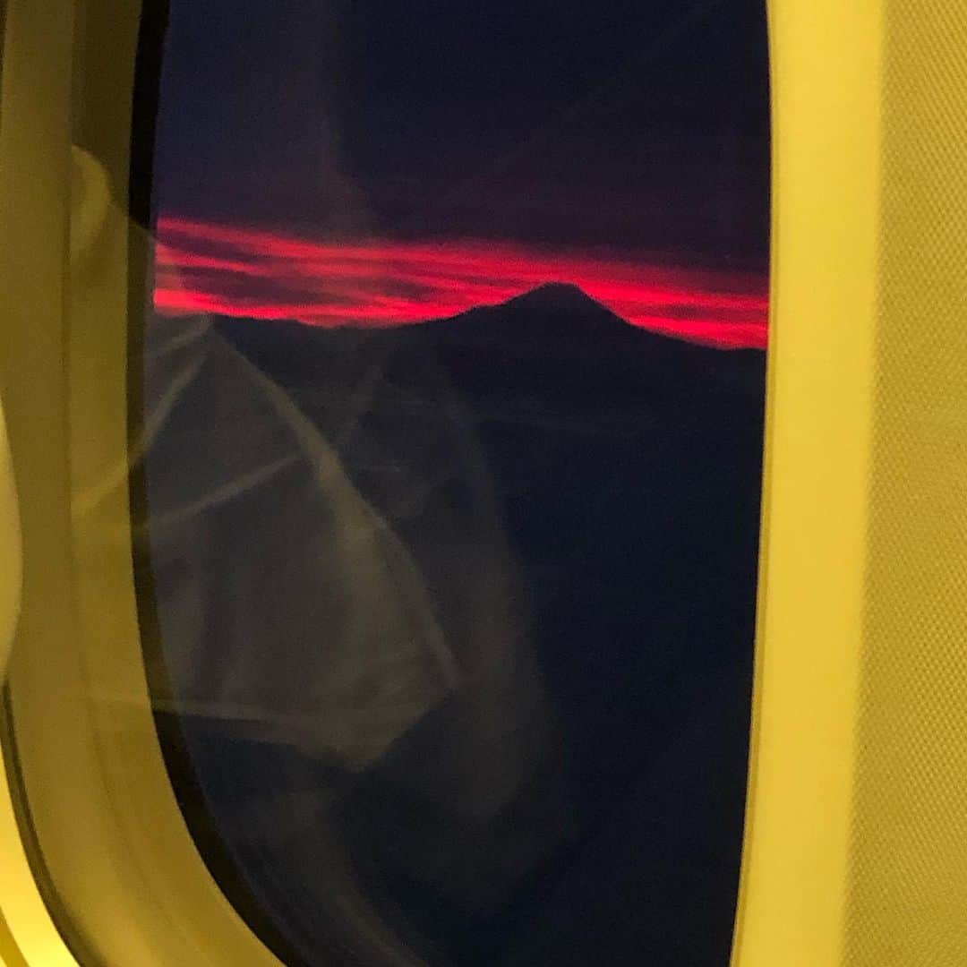 ブライアン・オーサーさんのインスタグラム写真 - (ブライアン・オーサーInstagram)「Amazing view on ANA flight to Tokyo #ANA #Mt.fuji」11月24日 18時23分 - brianorser
