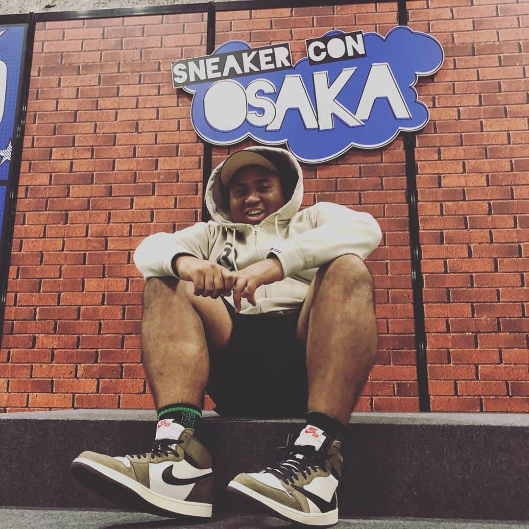 アントニーのインスタグラム：「スニーカーコン楽しかったよ👟  #スニーカーコン #👟 #airjordan1  #travisscott  #jordantravisscott」