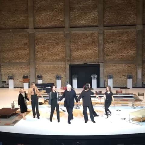 エマニュエル・ベアールのインスタグラム：「#goodbye @tns_strasbourg  next #paris !! #bouffesdunord 💛 6/12 au 22/12 .... @pascalrambert  @structureproduction  #architecture」