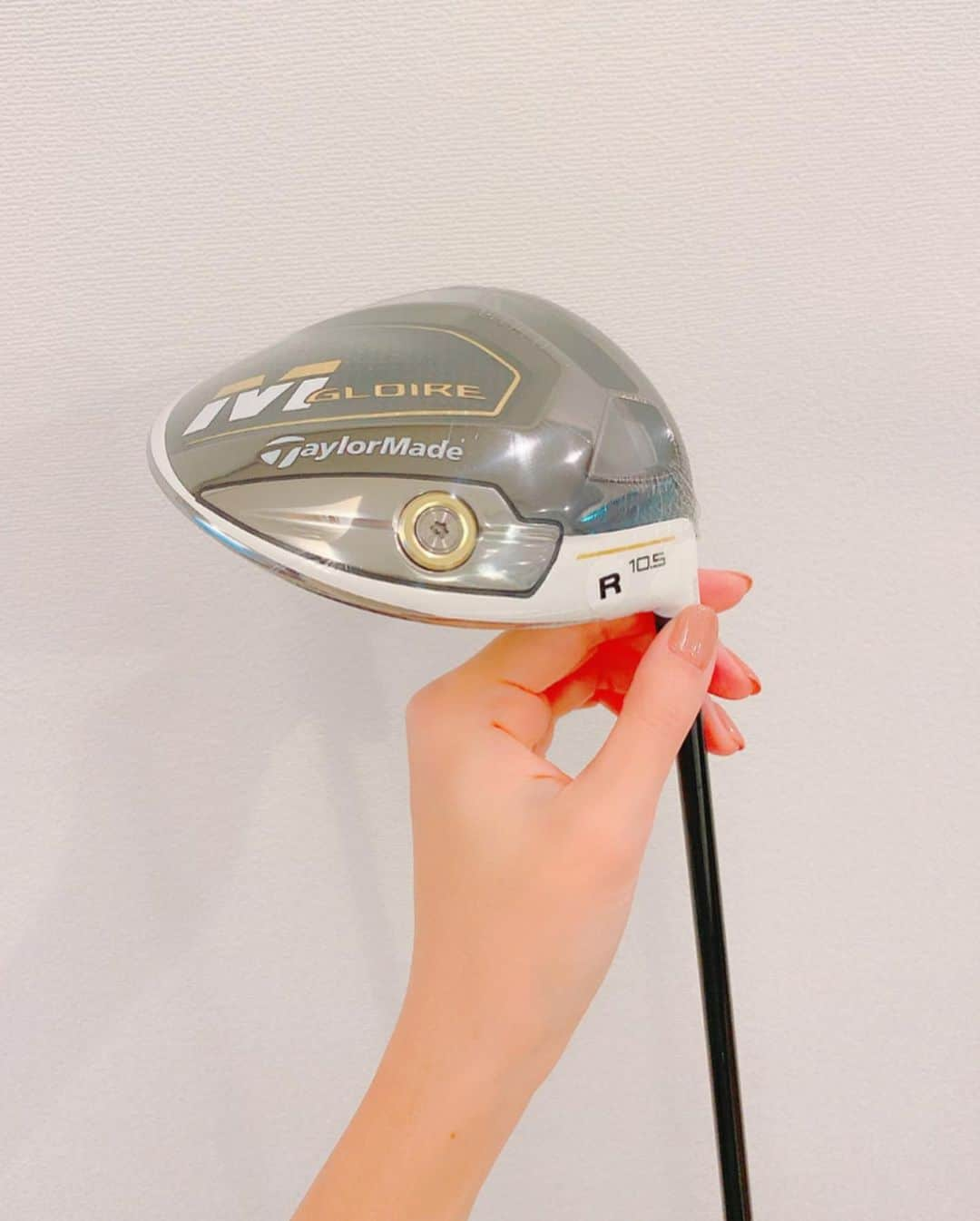 中島亜莉沙さんのインスタグラム写真 - (中島亜莉沙Instagram)「@taylormade_golf_japan ﻿ 銀座店でドライバーのフィッティングに行ってきたよ🏌️‍♀️✨﻿ ﻿ シャフトやヘッドが変わるだけで、こんなにも打ち易さやミート率が変わるんだと感動😳🙌🏻﻿ ﻿ やっぱり自分に合うクラブを選ぶのは大事なんだなと改めて実感😇﻿ ﻿ 銀座店でドライバーを購入するとGINZAのヘッドカバーも貰えるよ✌🏻(無くなり次第終了。) ちなみにMグローレにしたよ！使いこなしてリッキーファウラーならぬアッリーファウラー目指しまーす✊🏻✊🏻笑  #golf #taylormade #ginza ﻿ #ゴルフ #テーラーメイド #テーラーメイド銀座 #フィッティング #ゴルフ女子 #Mグローレ #アッリーファウラー」11月24日 18時39分 - arisan_days