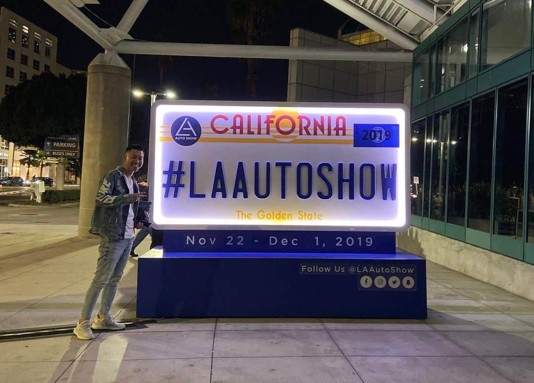 海平佑樹のインスタグラム：「こんばんは、Yukiです😌﻿ ﻿ 今日はLA convention centorにて開催されているオートショーへ行ってきました🏎﻿ ﻿ 近未来的な車が多くて、エコカーの比率も高かったですね💡﻿ ﻿ LAは温暖化や火災、地震も多い地域なので他の地域よりも率先して環境保護の施策に取り組まれていて素晴らしいです😊✨﻿ ﻿」