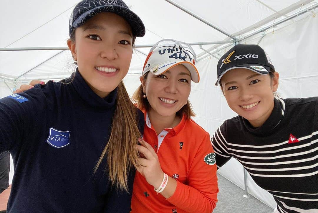 エイミー・コガさんのインスタグラム写真 - (エイミー・コガInstagram)「And that’s a wrap! Finished the JLPGA season coming in 41st on the money list.✨ This gained me full status on the tour for next year! I’m officially a seeded player!  Thank you guys so so so much for all your support! It’s finally off season! #eimikoga #offseason #realworkstartsfromnow #idonedidit  おつかれさまです✨ 今年さいごのしあいがおわりました😊 それでそれで今年の賞金ランクは41位 はつシード！😆 スーパーうれしい😭 スポンサーさん、サポーターさん、family, friends, おうえんしてくれてるみんなさん本当にありがとうございました！💕 これからもちょっとずつせいちょうするエイミーをみまもってください☺️ #エイミーコガ #初シード #yayyy #さいごのラウンドは大好きな2人といっしょでした #1つの夢がかなったよ #つぎはゆうしょうだね」11月24日 18時48分 - eimango