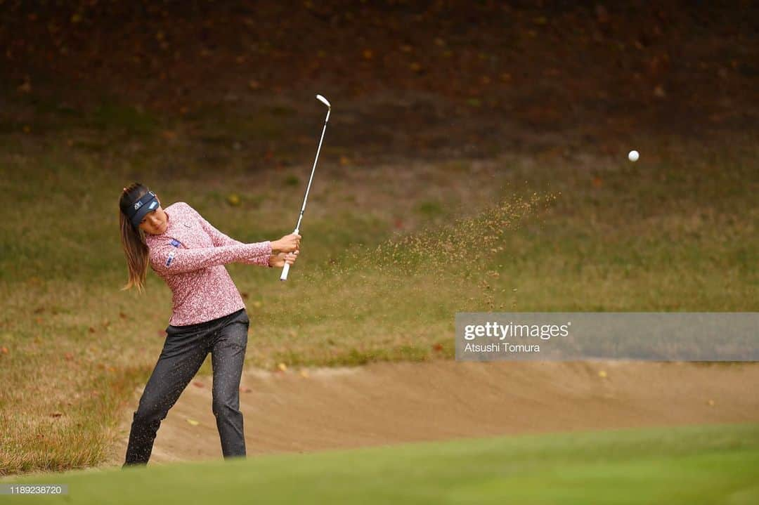 エイミー・コガさんのインスタグラム写真 - (エイミー・コガInstagram)「And that’s a wrap! Finished the JLPGA season coming in 41st on the money list.✨ This gained me full status on the tour for next year! I’m officially a seeded player!  Thank you guys so so so much for all your support! It’s finally off season! #eimikoga #offseason #realworkstartsfromnow #idonedidit  おつかれさまです✨ 今年さいごのしあいがおわりました😊 それでそれで今年の賞金ランクは41位 はつシード！😆 スーパーうれしい😭 スポンサーさん、サポーターさん、family, friends, おうえんしてくれてるみんなさん本当にありがとうございました！💕 これからもちょっとずつせいちょうするエイミーをみまもってください☺️ #エイミーコガ #初シード #yayyy #さいごのラウンドは大好きな2人といっしょでした #1つの夢がかなったよ #つぎはゆうしょうだね」11月24日 18時48分 - eimango